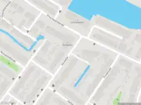 Ambulance met grote spoed naar de Nieuwedijk in Alphen aan den Rijn