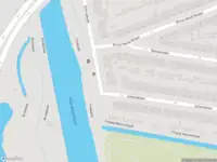 Ambulance met grote spoed naar de Emmakade in Vlaardingen