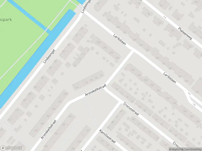 Ambulance met grote spoed naar de Lariksplein in Rotterdam