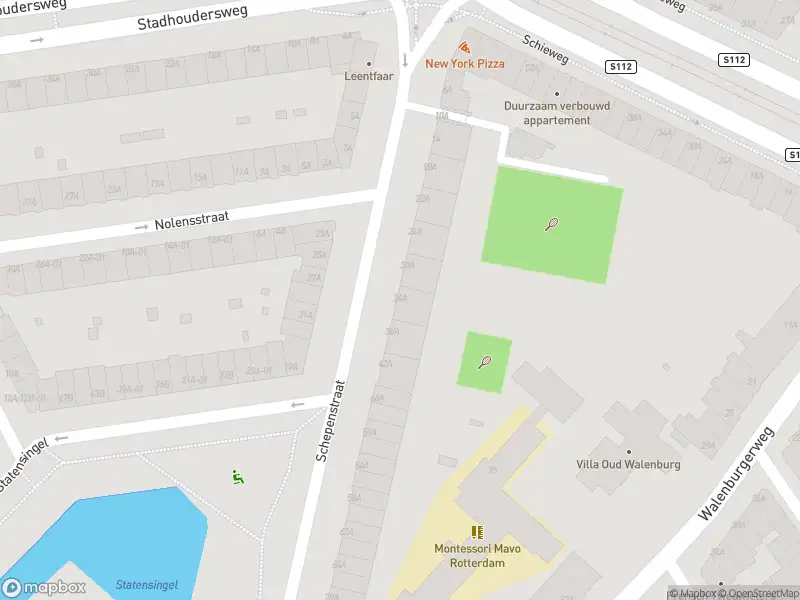 Ambulance met gepaste spoed naar de Schepenstraat in Rotterdam