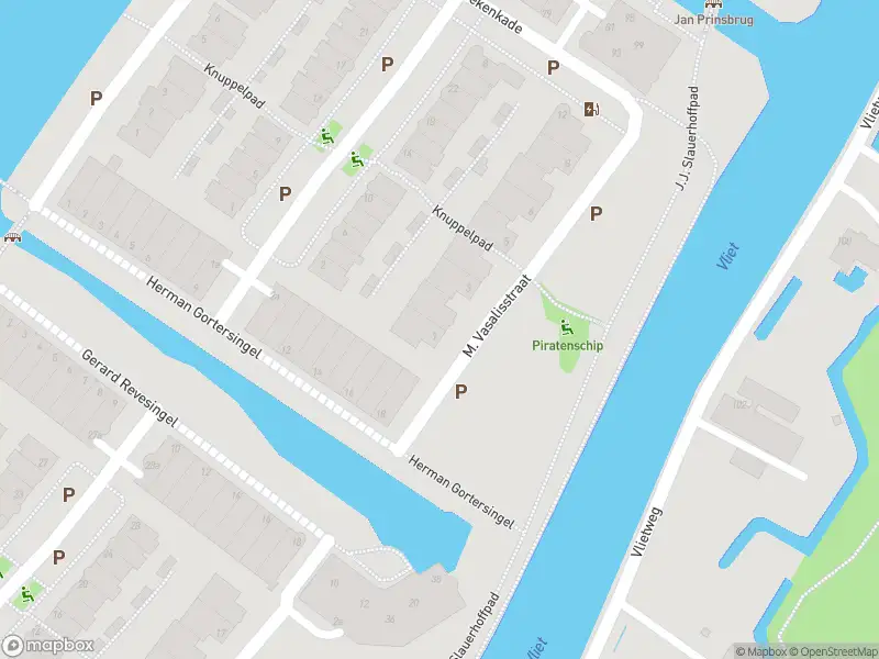 Ambulance met grote spoed naar de M. Vasalisstraat in Voorschoten