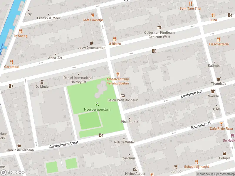 Ambulance met grote spoed naar de Tweede Lindendwarsstraat in Amsterdam