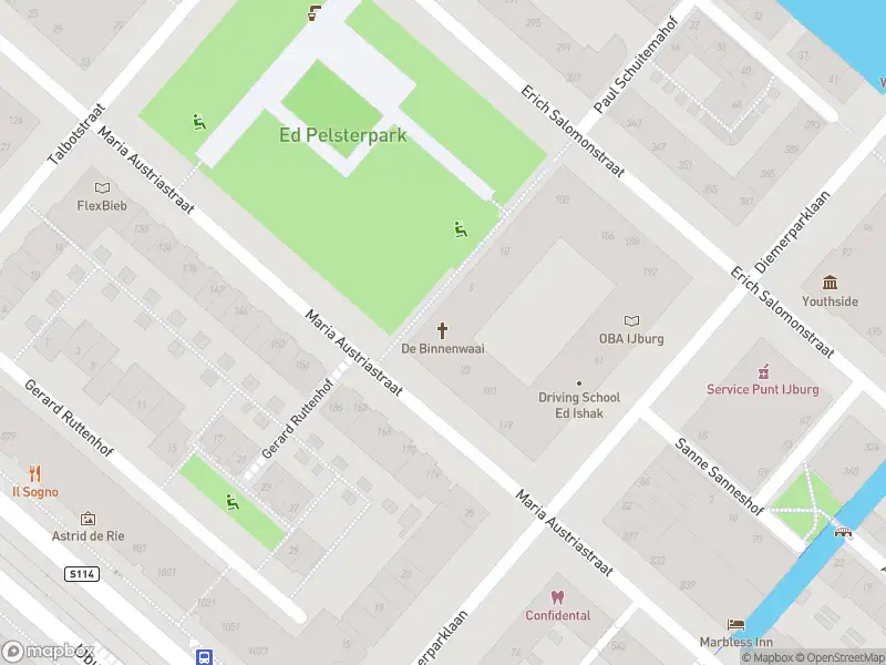 Brandweer met gepaste spoed naar de Ed Pelsterpark in Amsterdam