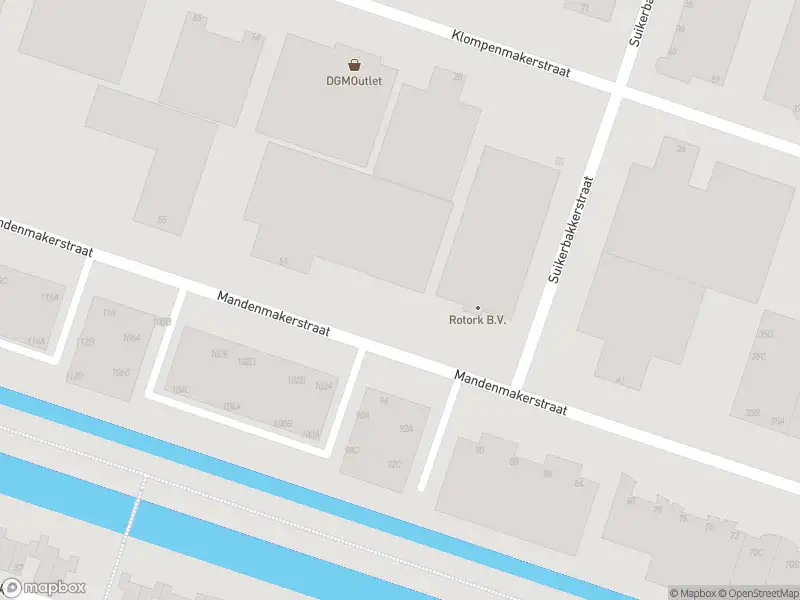 Ambulance met gepaste spoed naar de Mandenmakerstraat in Hoogvliet Rotterdam