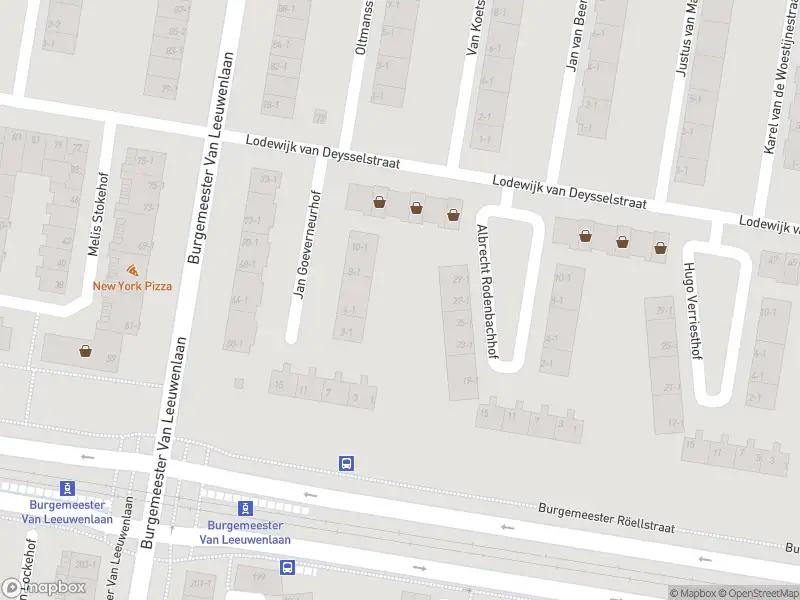 Ambulance met grote spoed naar de Burgemeester Van de Pollstraat in Amsterdam