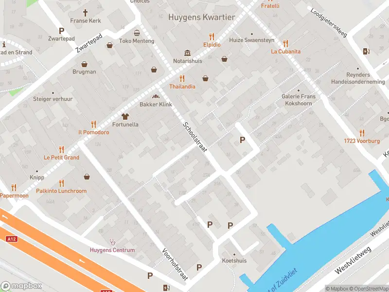 Ambulance met grote spoed naar de Schoolstraat in Voorburg