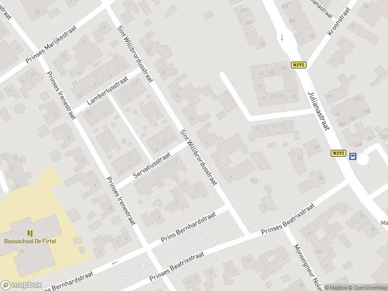 Brandweer met grote spoed naar de Sint Willibrordusstraat in Stramproy vanwege afhijsen patient