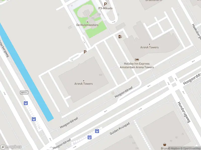 Ambulance met gepaste spoed naar de Holterbergweg in Amsterdam