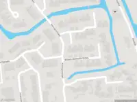 Ambulance met grote spoed naar de Willem-Alexanderplaats in Hellevoetsluis