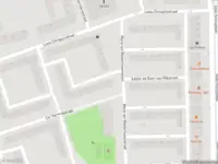 Ambulance met grote spoed naar de Tartaud-Kleinhof in Amsterdam