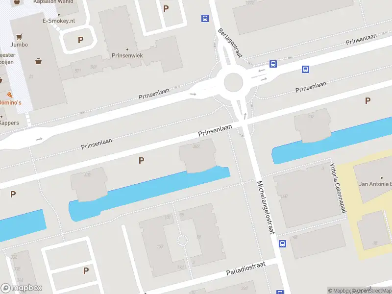 Ambulance met grote spoed naar de Prinsenlaan in Rotterdam