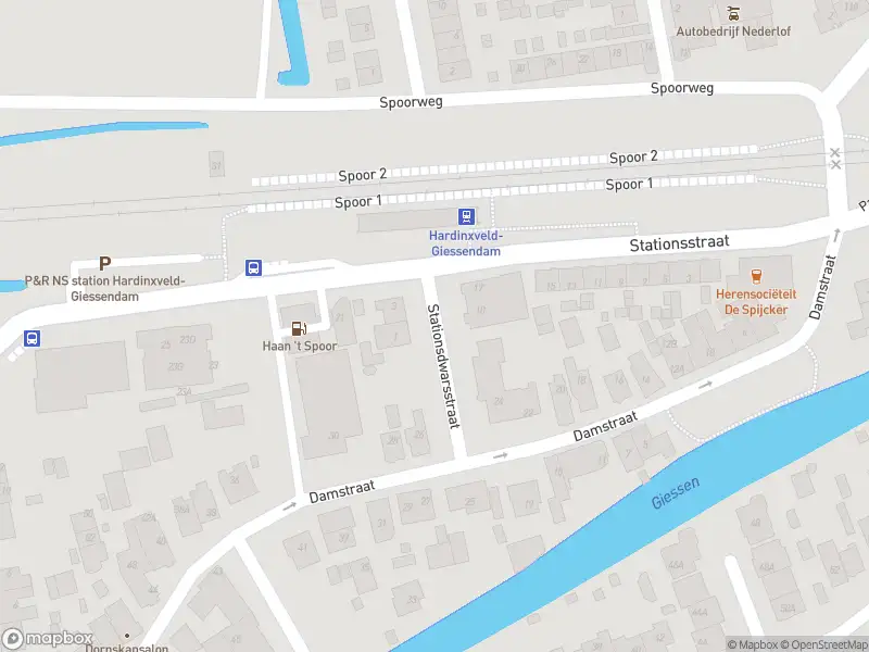 Ambulance met grote spoed naar de Stationsdwarsstraat in Hardinxveld-Giessendam