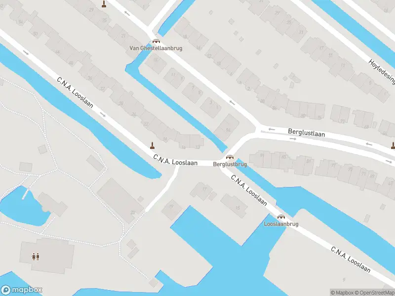 Ambulance met grote spoed naar de C.N.A.Looslaan in Rotterdam