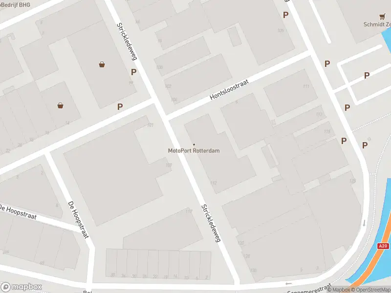 Ambulance met grote spoed naar de Strickledeweg in Rotterdam