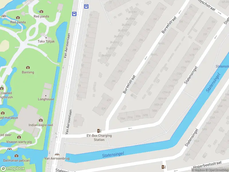 Ambulance met grote spoed naar de Boreelstraat in Rotterdam