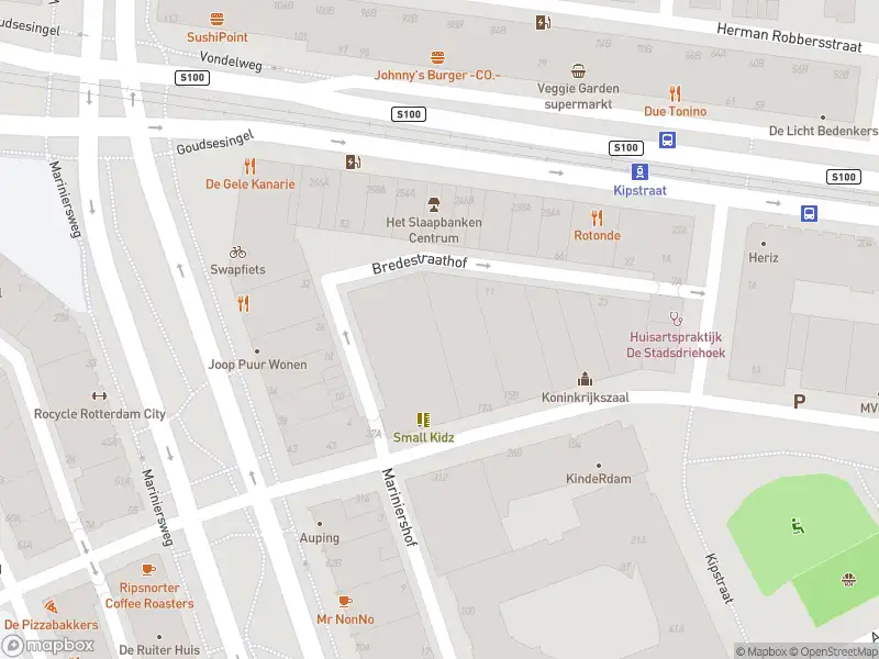 Ambulance met grote spoed naar de Bredestraathof in Rotterdam