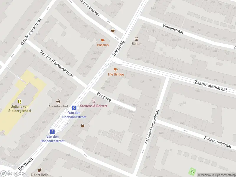 Ambulance met grote spoed naar de Bergweg in Rotterdam