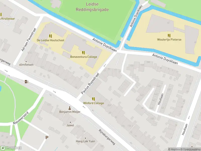 Ambulance met grote spoed naar de Paulus Buysstraat in Leiden