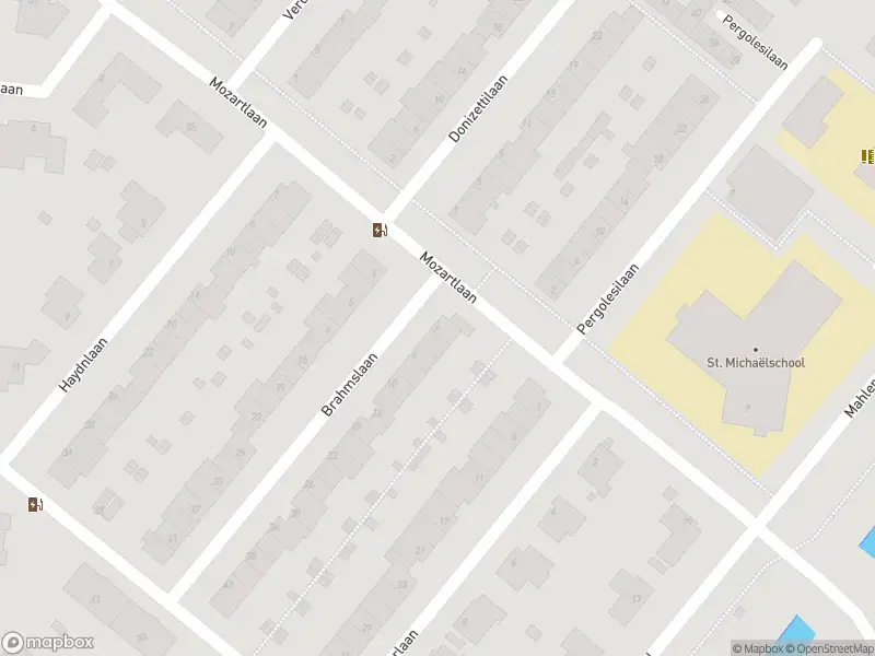 Ambulance met gepaste spoed naar de Brahmslaan in Rotterdam