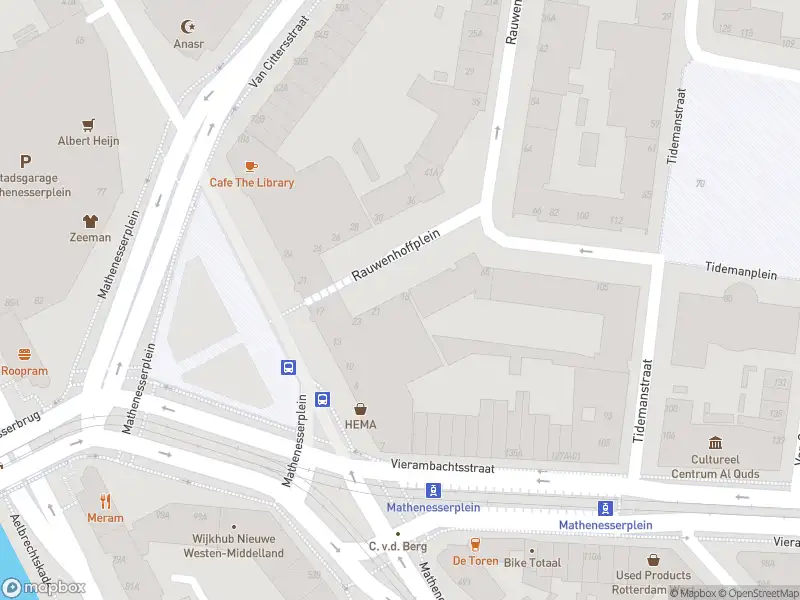 Ambulance met gepaste spoed naar de Rauwenhoffplein in Rotterdam