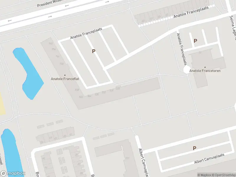 Ambulance met grote spoed naar de Anatole Franceplaats in Rotterdam