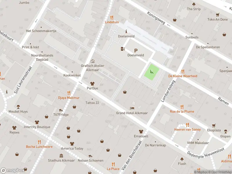 Ambulance met grote spoed naar de Oudegracht in Alkmaar