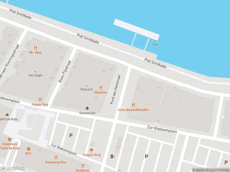 Ambulance met gepaste spoed naar de Puck van Heelstraat in Rotterdam