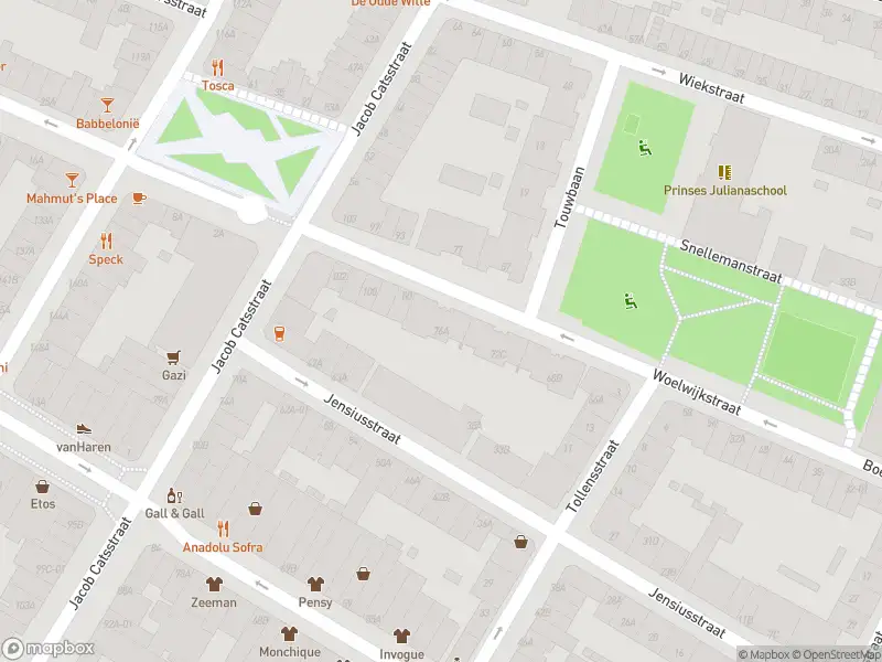 Ambulance met grote spoed naar de Woelwijkstraat in Rotterdam