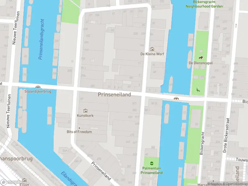 Ambulance met grote spoed naar de Realengracht in Amsterdam