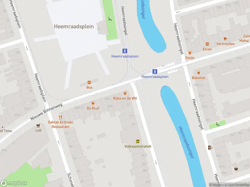 Ambulance met gepaste spoed naar de Nieuwe Binnenweg in Rotterdam