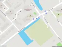 Politie naar de Heukelumseweg in Asperen vanwege voertuigen te water