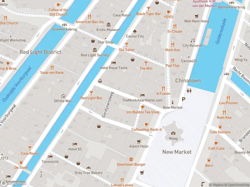 Brandweer met gepaste spoed naar de Monnikenstraat in Amsterdam