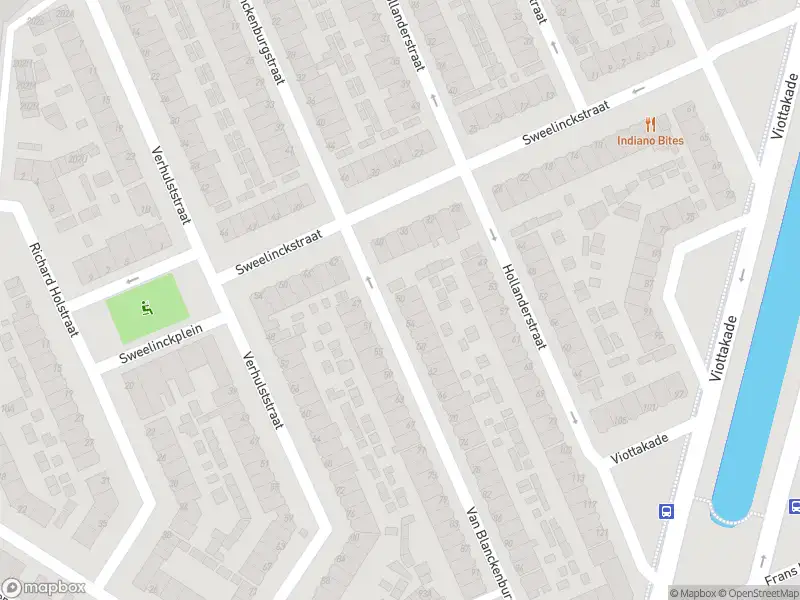 Ambulance met gepaste spoed naar de Van Blanckenburgstraat in Dordrecht