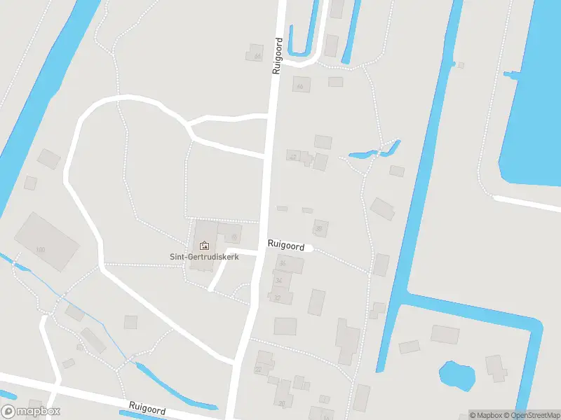 Ambulance met grote spoed naar de Ruigoord in Amsterdam