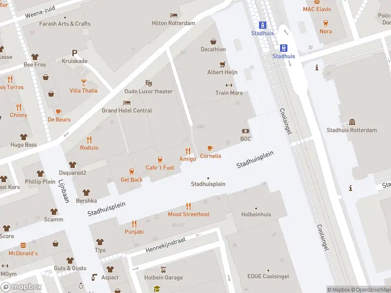 Ambulance met gepaste spoed naar de Stadhuisplein in Rotterdam