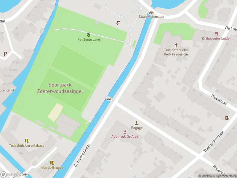 Politie met grote spoed naar de Cronesteinkade in Leiden vanwege personen te water