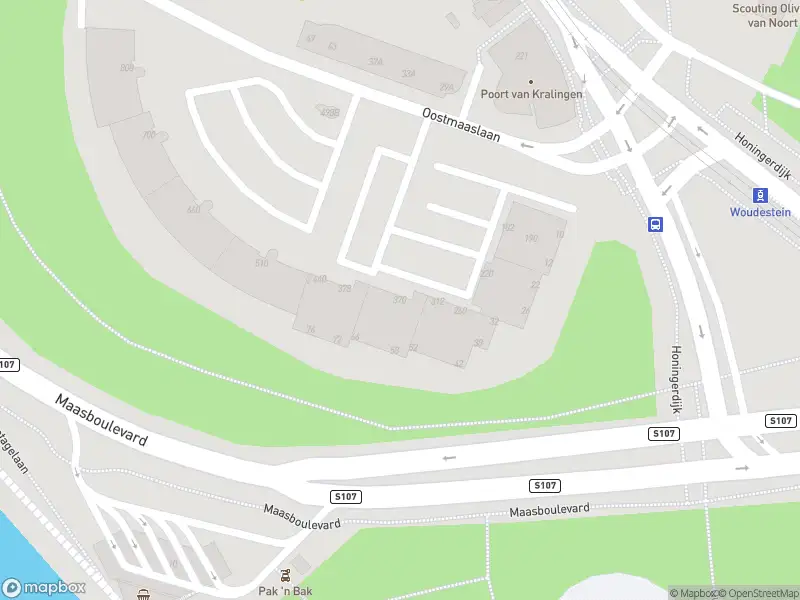 Ambulance met gepaste spoed naar de Oostmaaslaan in Rotterdam