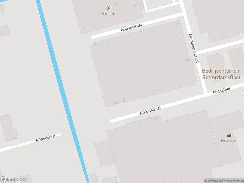 Ambulance met gepaste spoed naar de Nikkelstraat in Rotterdam