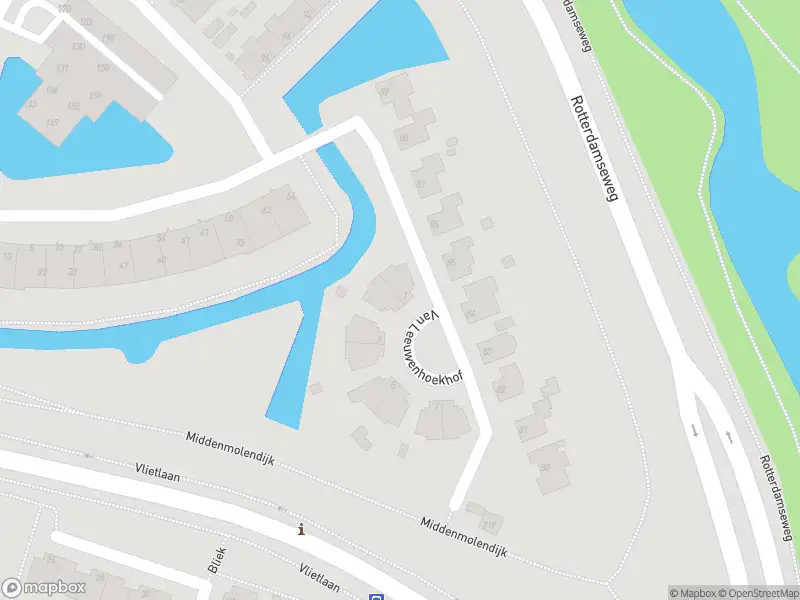 Ambulance met gepaste spoed naar de Van Leeuwenhoekhof in Ridderkerk