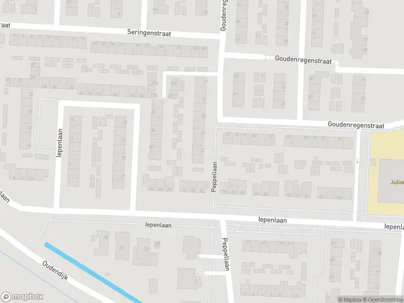 Ambulance met grote spoed naar de Goudenregenstraat in Dordrecht