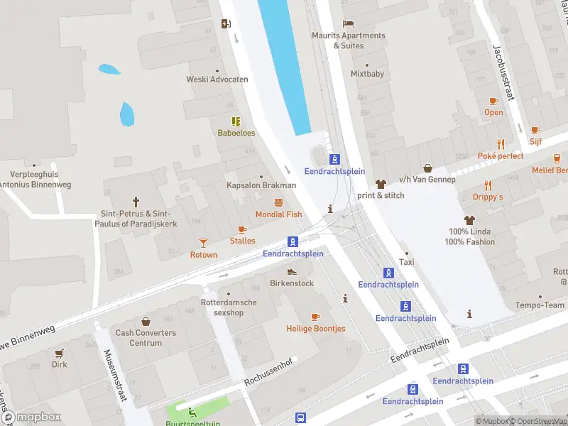 Ambulance met grote spoed naar de Nieuwe Binnenweg in Rotterdam