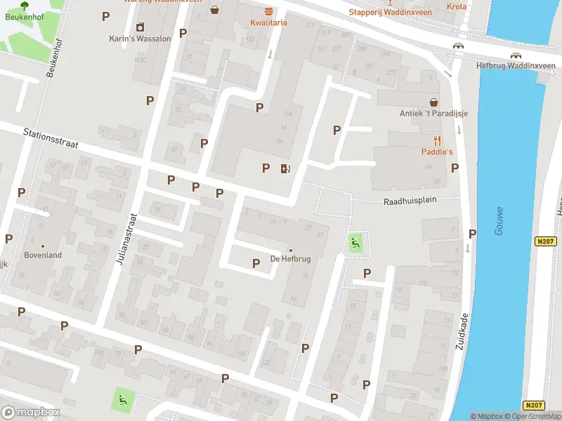 Ambulance met grote spoed naar de Raadhuisplein in Waddinxveen