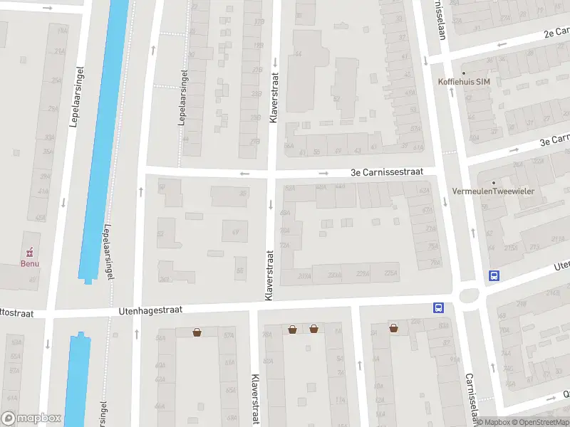 Ambulance met grote spoed naar de Klaverstraat in Rotterdam