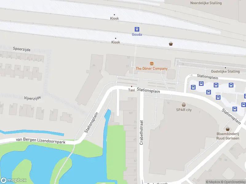 Ambulance met gepaste spoed naar de Stationsplein in Gouda