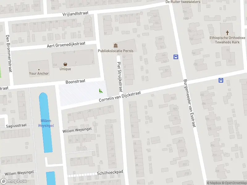 Brandweer met gepaste spoed naar de Cornelis van Dijckstraat in Pernis Rotterdam vanwege stankoverlast