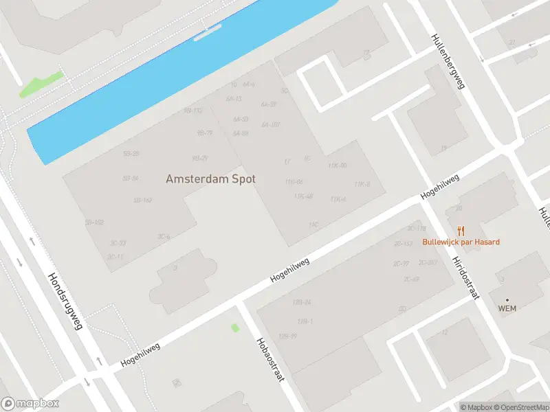 Brandweer met gepaste spoed naar de Hogehilweg in Amsterdam vanwege wateroverlast