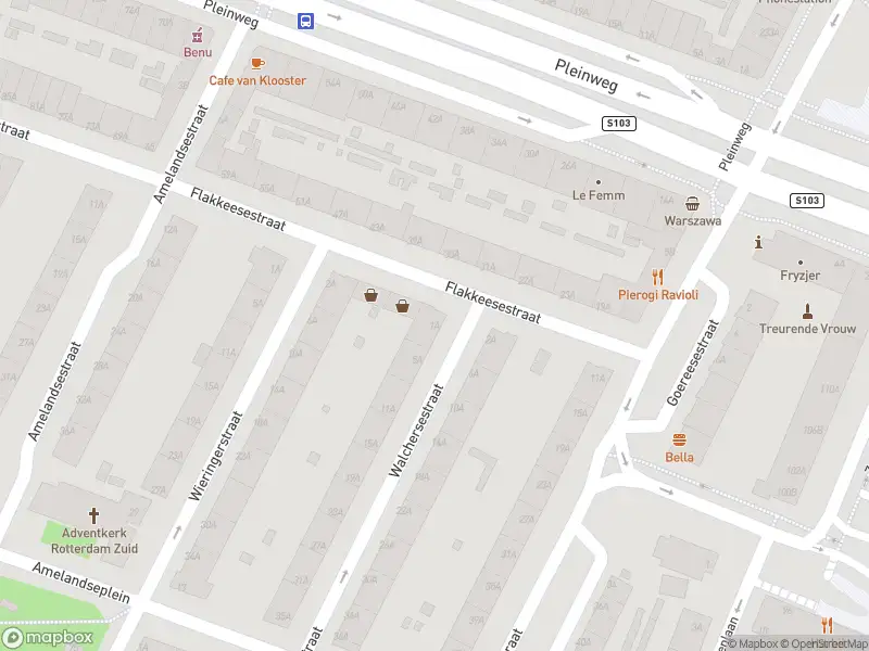 Ambulance met gepaste spoed naar de Walchersestraat in Rotterdam