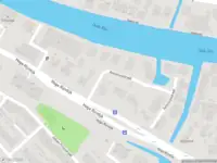 Brandweer met grote spoed naar de Antoniusstraat in Zoeterwoude vanwege middelgrote brand