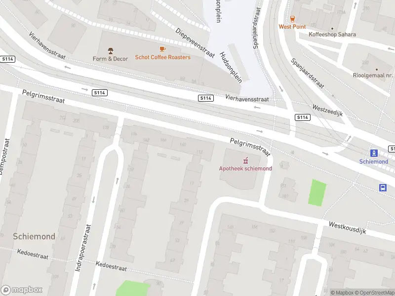 Ambulance met grote spoed naar de Pelgrimsstraat in Rotterdam