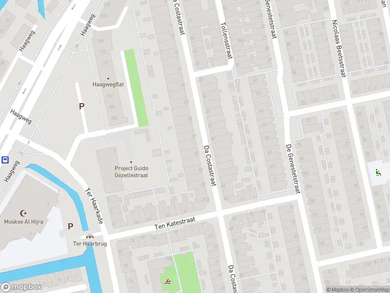 Ambulance met grote spoed naar de De Genestetstraat in Leiden